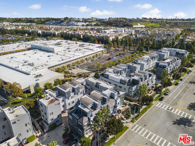 5350 Playa Vista Drive, Playa Vista CA: https://media.crmls.org/mediaz/3de4a03f-c50f-44bc-81ac-ee3a8a238d75.jpg