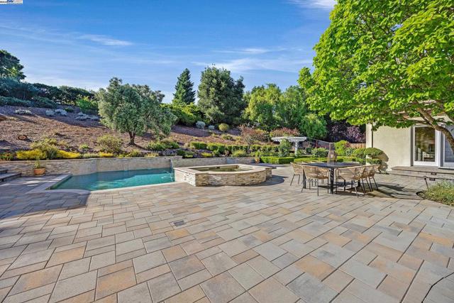 24 Timberview Ct., Danville CA: https://media.crmls.org/mediaz/3de4f6dc-dffb-40f9-9a2f-e41c1093a8ef.jpg