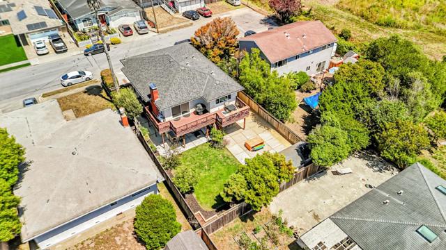 908 Bancroft Ave, Half Moon Bay CA: https://media.crmls.org/mediaz/3de563fc-f796-4d80-ae0c-cd4e641fc3f2.jpg