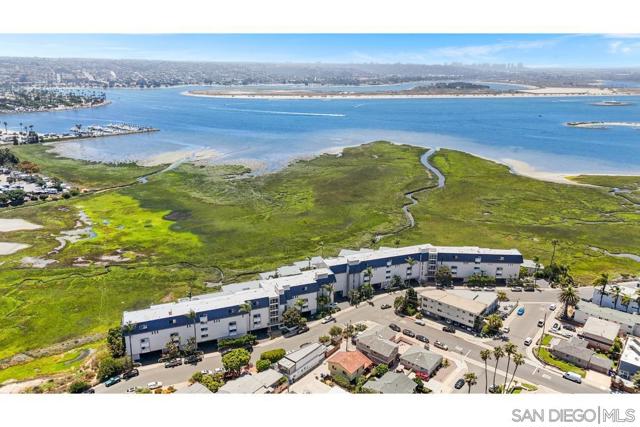 4007 Crown Point Drive, San Diego CA: https://media.crmls.org/mediaz/3de5bfd6-1c13-42a0-8798-cacc2d1f133c.jpg