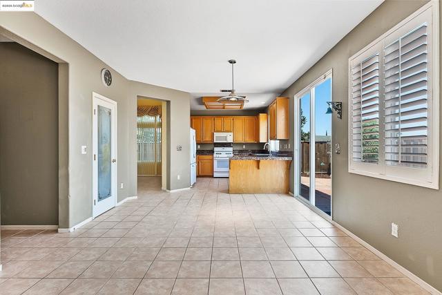 2 Quiet Path Ct, Pittsburg CA: https://media.crmls.org/mediaz/3de5c691-336c-48ff-9b4b-5715869e5381.jpg