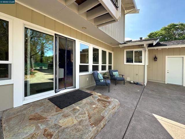 2200 Tice Valley Blvd, Walnut Creek CA: https://media.crmls.org/mediaz/3de5ee9c-0916-4788-9c50-cece656b47d4.jpg