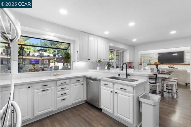 5497 Silver Sage Ct, Concord CA: https://media.crmls.org/mediaz/3de63726-4018-402c-bb0f-eb959c1e8ffc.jpg