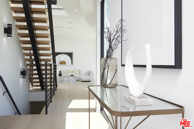 4338 Huntley Avenue, Culver City CA: https://media.crmls.org/mediaz/3de69c76-ae90-4239-aafc-25877ecf17a0.jpg