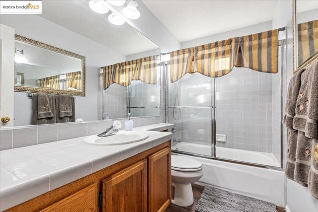 1531 Rutherford Ln, Oakley CA: https://media.crmls.org/mediaz/3de6a1c6-f4b4-4be3-9576-b9c593c49988.jpg