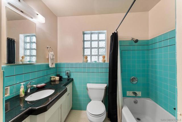 Image 14 of 23 For 5025 Dick St