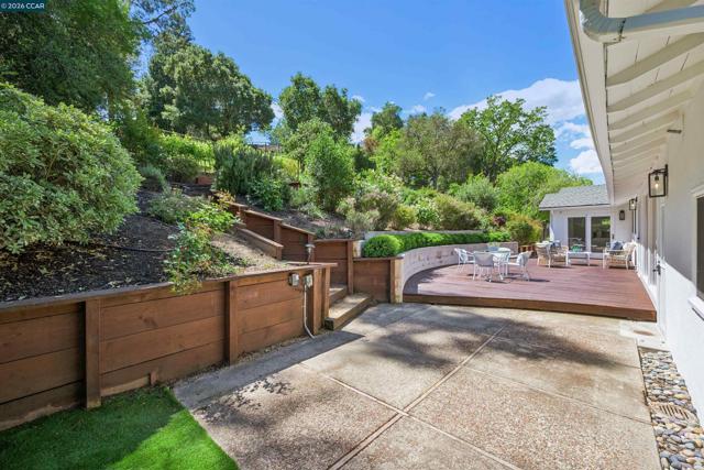 3231 Camino Colorados, Lafayette CA: https://media.crmls.org/mediaz/3de7ab6a-49bf-4584-94f6-1a33a082a3ea.jpg