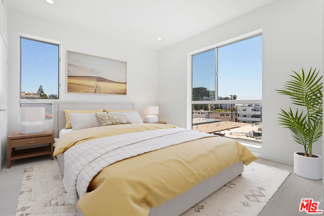 11727 Kiowa Avenue, Los Angeles CA: https://media.crmls.org/mediaz/3de7e0cd-f692-4e19-9163-7d912218107a.jpg