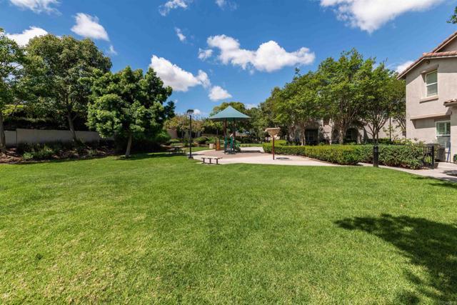 Detail Gallery Image 27 of 31 For 451 Avenida De La Luna, Vista,  CA 92083 - 2 Beds | 2 Baths