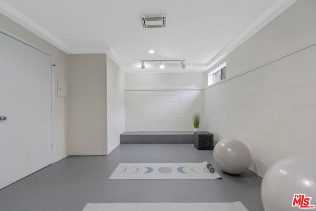 2131 Griffith Park Boulevard, Los Angeles CA: https://media.crmls.org/mediaz/3de81d6f-7627-4d83-b4e6-50b45b7f9e51.jpg