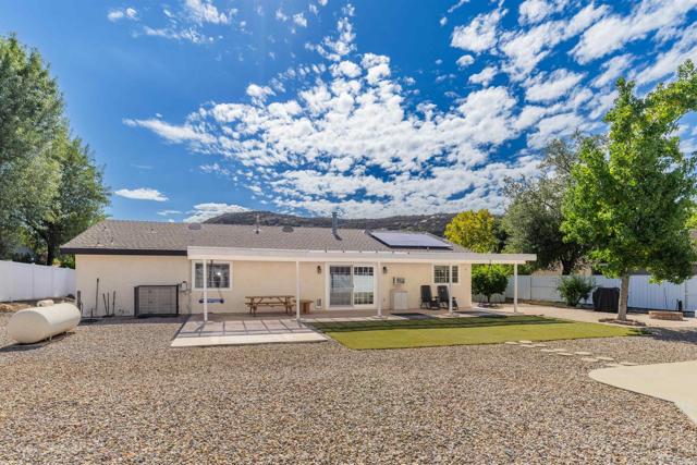 Detail Gallery Image 20 of 37 For 24010 Del Amo Rd, Ramona,  CA 92065 - 3 Beds | 2 Baths