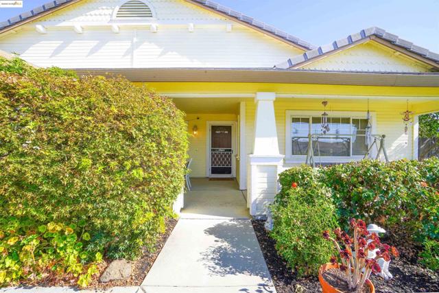 5402 Navajo Ct, Antioch CA: https://media.crmls.org/mediaz/3de8a239-71aa-4756-b722-f52f3f779cf7.jpg
