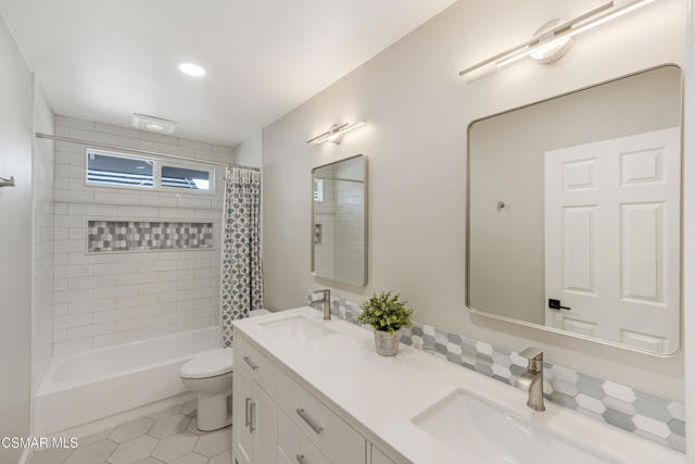 12147 Alder Grove Street, Moorpark CA: https://media.crmls.org/mediaz/3de94a16-2c6e-45d0-96c7-0410d755811a.jpg