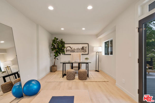 7209 Sunnydip Trail, Los Angeles CA: https://media.crmls.org/mediaz/3de94c15-9079-44a6-a73d-723e8228996a.jpg