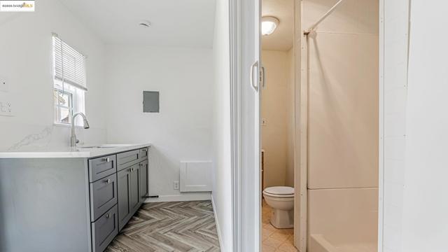 528 LA PRENDA DRIVE, Oakland CA: https://media.crmls.org/mediaz/3de9769a-e081-4db2-a390-178d9587d2f6.jpg