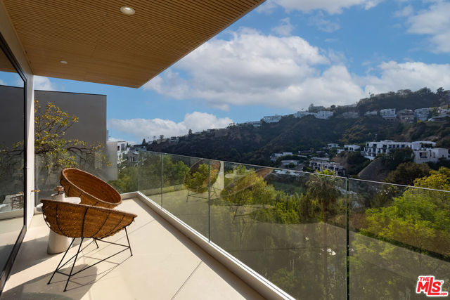 1943 Sunset Plaza Drive, Los Angeles CA: https://media.crmls.org/mediaz/3de9fed6-b325-4399-995d-f972d589d92c.jpg