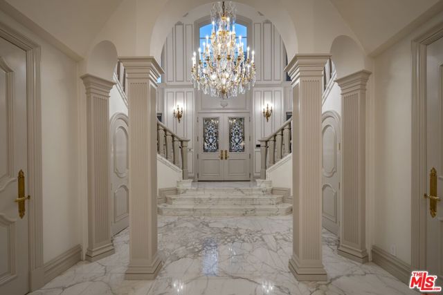 628 North Rodeo Drive photo 27