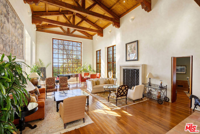 25127 Jim Bridger Road, Hidden Hills CA: https://media.crmls.org/mediaz/3deac9f5-5820-4540-9c16-b90bec71158b.jpg