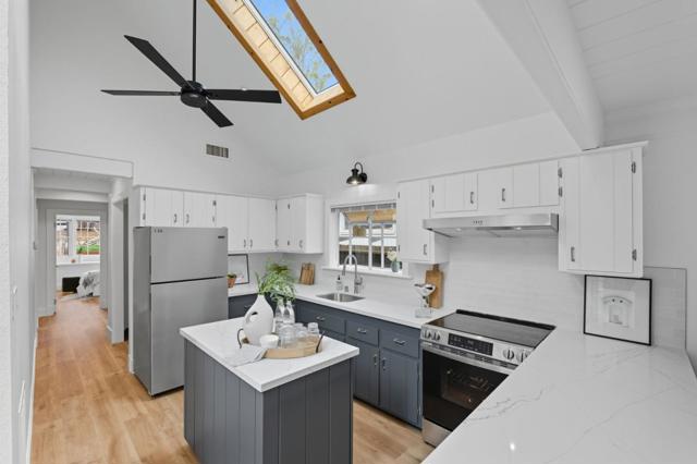 330 Avenue Cabrillo, El Granada CA: https://media.crmls.org/mediaz/3deb1ce8-bb18-4f2d-bb20-fe2a5b48463a.jpg