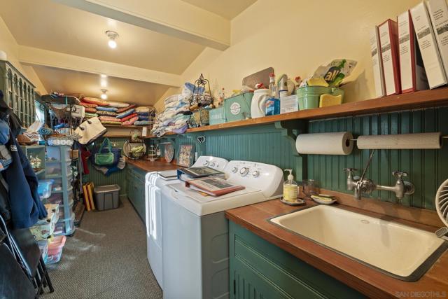 700 S Juniper, Escondido CA: https://media.crmls.org/mediaz/3deb275b-98a6-44ba-8ac6-c34d75b69a9b.jpg