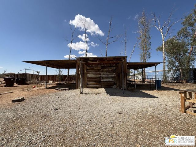 62922 La Brisa Drive, Joshua Tree CA: https://media.crmls.org/mediaz/3debbb91-babe-4760-b433-d2128bb544e7.jpg