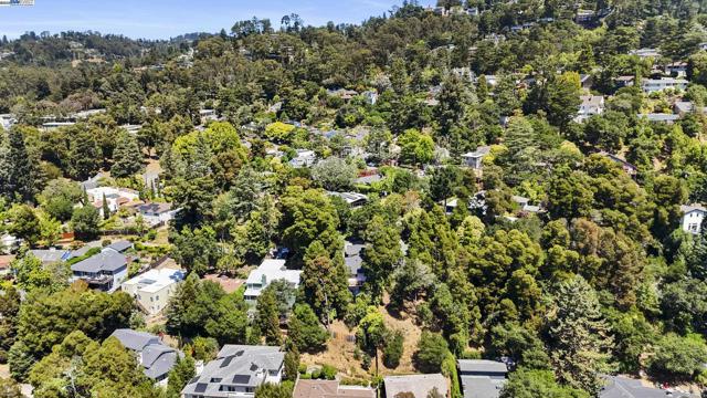 2593 El Caminito, Oakland CA: https://media.crmls.org/mediaz/3debe65b-dc30-41c1-bc94-c45633da1582.jpg