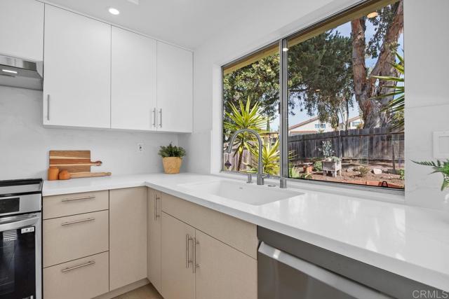 Detail Gallery Image 12 of 27 For 1549 Avenida De Las Adelsas, Encinitas,  CA 92024 - 4 Beds | 2 Baths