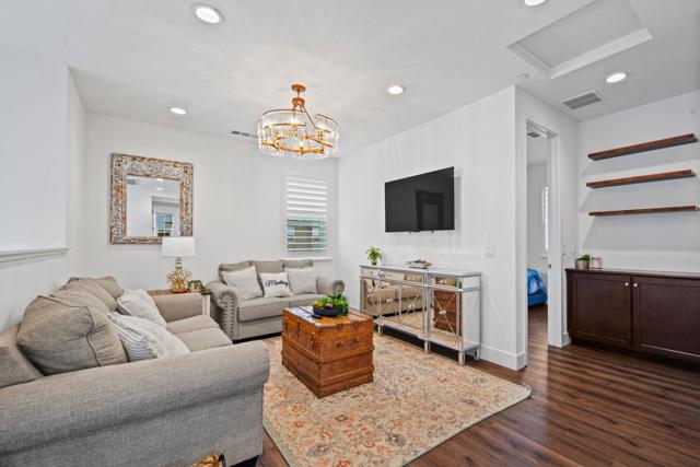 287 Skyview Drive, Marina CA: https://media.crmls.org/mediaz/3dec0caf-95e2-47ff-866c-dab4bd550e20.jpg
