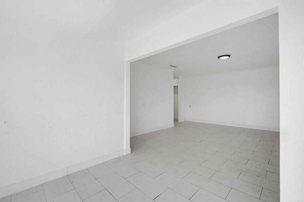 https://media.crmls.org/mediaz/3dec23e7-3bd2-42d8-9dd3-ef1d23097c55.jpg?preset=X-Large