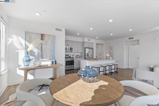 5925 Charlotte Dr, San Jose CA: https://media.crmls.org/mediaz/3dec6665-5cd9-4476-8270-29d705906c32.jpg