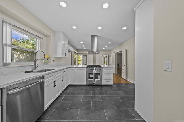 Detail Gallery Image 14 of 57 For 4811 E Alder Dr, San Diego,  CA 92116 - 5 Beds | 4 Baths