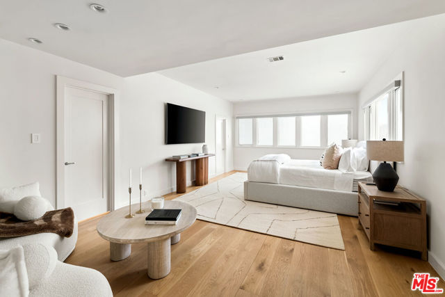 2612 Wallingford Drive, Beverly Hills CA: https://media.crmls.org/mediaz/3decc793-af6b-4f51-811c-4ad6866200a0.jpg