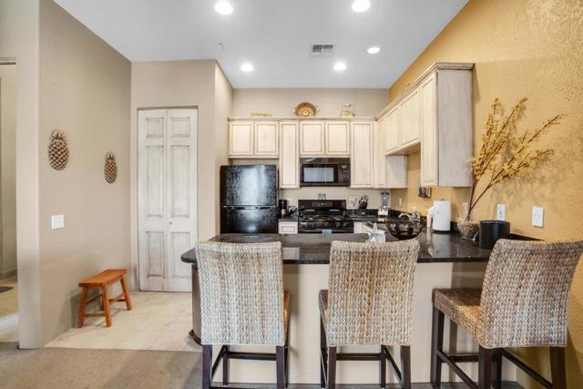 Image 17 of 35 For 50700 Santa Rosa Plaza  5