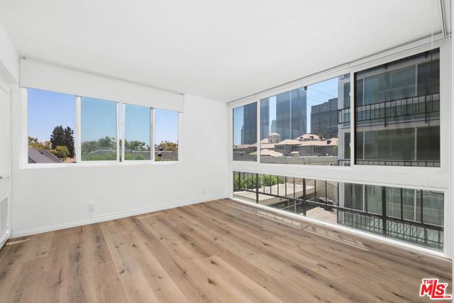 9950 Durant Drive, Beverly Hills CA: https://media.crmls.org/mediaz/3deeff70-2996-4a64-9d53-cbbf1550a29c.jpg