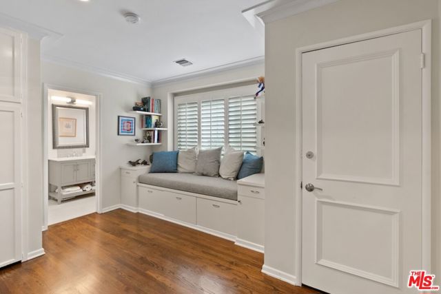 11051 Strathmore Drive, Los Angeles CA: https://media.crmls.org/mediaz/3def1353-baa5-42d3-9e5d-9c5f11733af2.jpg