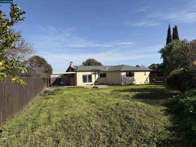 2132 Misty Ct, Pittsburg CA: https://media.crmls.org/mediaz/3def6167-3381-4718-8883-2ee4ec4a24b8.jpg