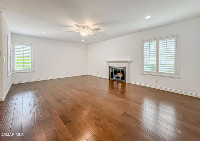 2829 Shoreview Circle, Westlake Village CA: https://media.crmls.org/mediaz/3def754a-e6ce-41c5-ae6b-bfb94c13af0d.jpg