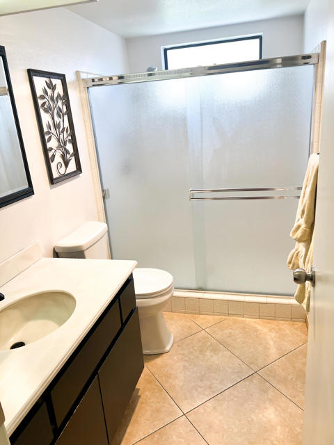 40513 Bay Hill Way, Palm Desert CA: https://media.crmls.org/mediaz/3def8c23-d2b3-49cd-811c-99f63af07be3.jpg