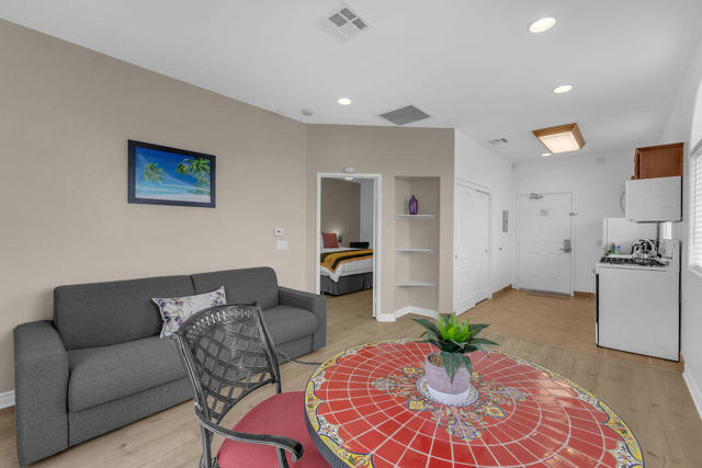 12622 Miracle Hill Road, Desert Hot Springs CA: https://media.crmls.org/mediaz/3df023f1-0ff5-4290-83c1-4136e3c9d6d7.jpg