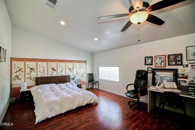 10424 Santa Fe Fire Road, Lucerne Valley CA: https://media.crmls.org/mediaz/3df0998e-6116-4ce4-8de8-67830628fb10.jpg