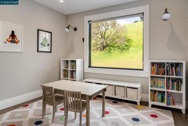 Image 35 of 59 For 401 Legacy Dr