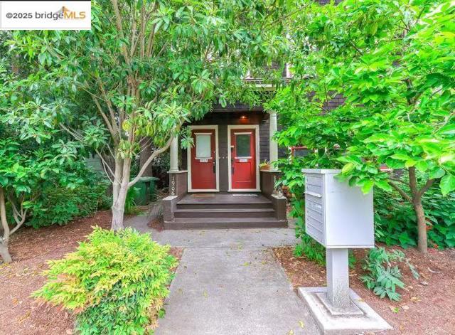 1906 Bonita Ave, Berkeley CA: https://media.crmls.org/mediaz/3df10c1c-e6f8-44ef-892f-69d291ddc7e0.jpg