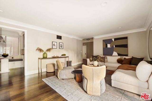 8455 Fountain Avenue, West Hollywood CA: https://media.crmls.org/mediaz/3df1261b-7a19-43d0-9edb-6bf8b34269dc.jpg