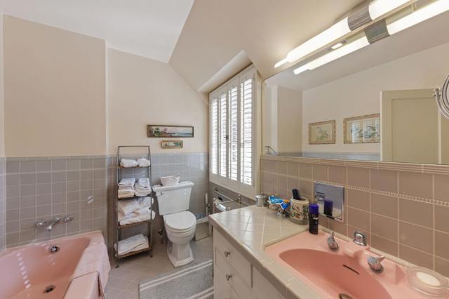 2155 Geri Lane, Hillsborough CA: https://media.crmls.org/mediaz/3df16fbd-c66f-445e-a98e-9c4a2f9924a5.jpg