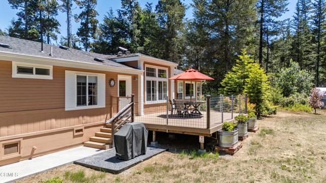 29331 Albion Ridge Road, Albion CA: https://media.crmls.org/mediaz/3df2375a-eb59-4507-976a-30ce3a72a5b8.jpg