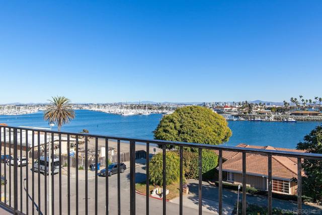 390 San Antonio Ave, Point Loma, California 92106, 2 Bedrooms Bedrooms, ,2 BathroomsBathrooms,Condominium,For Sale,San Antonio Ave,250001421SD