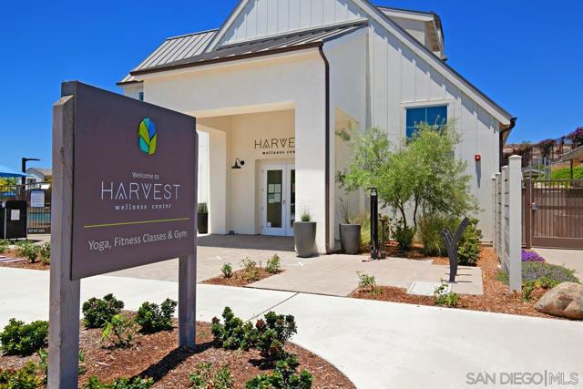 1091 Camino Cantera S, Chula Vista CA: https://media.crmls.org/mediaz/3df2690b-63ac-4cdd-b83d-7a83a9330783.jpg