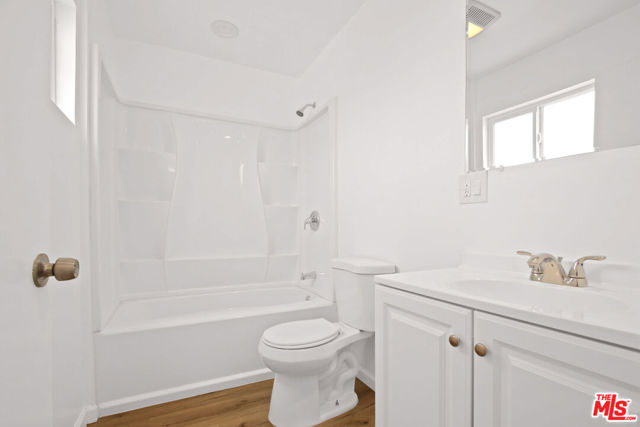 649 1/2 W 92nd Street, Los Angeles CA: https://media.crmls.org/mediaz/3df26943-5ae1-4e7f-98fc-c80586e681c6.jpg