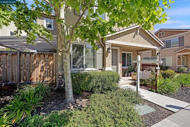 210 Belle Harbor Circle, Pittsburg CA: https://media.crmls.org/mediaz/3df29818-0740-4489-a624-231a9cd6a054.jpg
