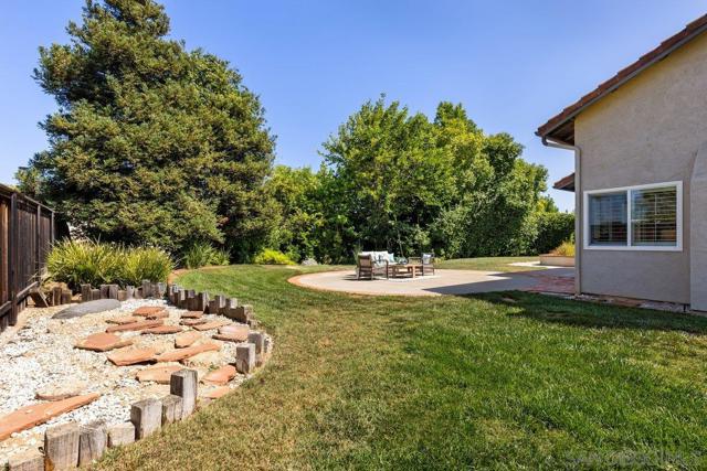 2084 Roberts Pl, Escondido CA: https://media.crmls.org/mediaz/3df2ad10-0829-46e3-aedb-2a8543fd250f.jpg